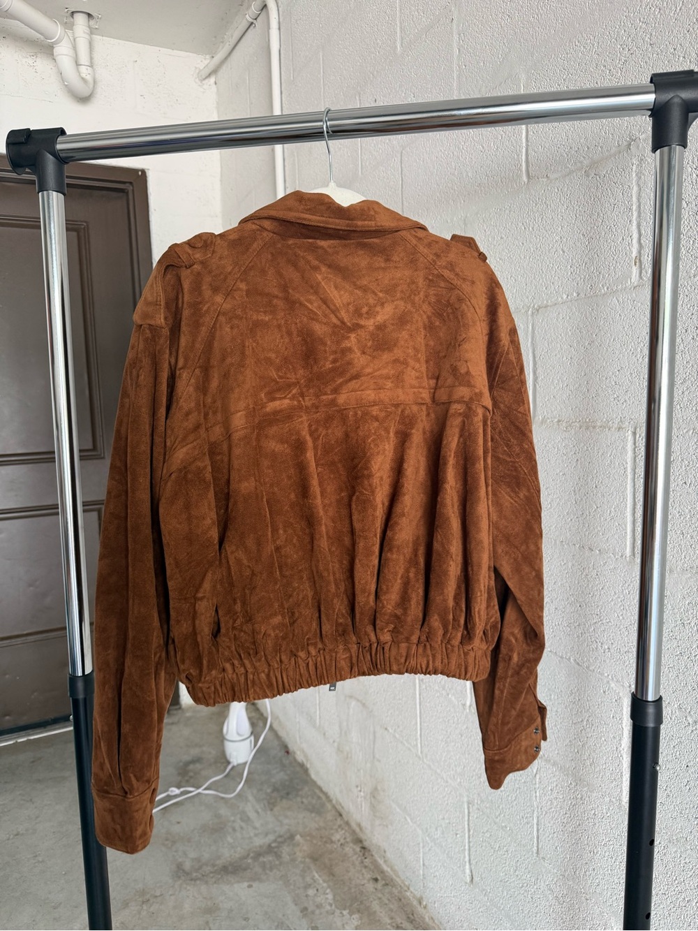 Urban Revivo Women's Suede Utility Jacket in Chestnut Brown - Picture 3 of 3